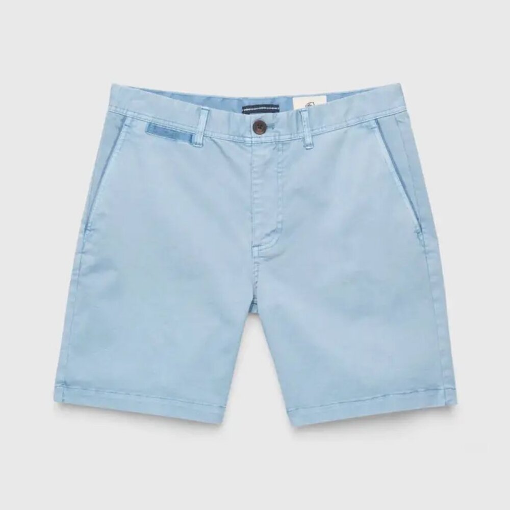New with tag Men’s flat front casual shorts. In seam 7.5”